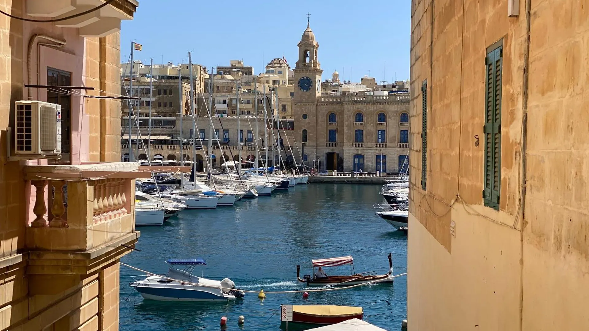 Gardjola Apartment - Authentic Stay By The Marina, Ideal For Couples سنجليا
